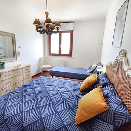 Trilocale Lauro Con Ampia Terrazza Vicino Al Mare Apartamento